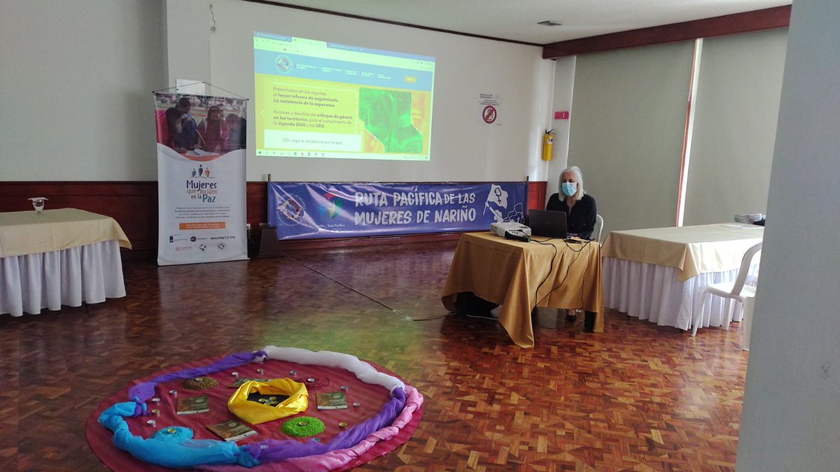 RutaPacificaM's tweet photo. #MujeresIncidiendo2030 
En Pasto Nariño, las Mujeres se reunieron el pasado #17Nov para conocer nuestra infografía➡️"Mujeres Enrutadas en la implementación del Acuerdo de Paz 2020: La resistencia de la esperanza".
Apoyan @Equal2030  @NLinColombia 
#MujeresIncidiendoPorLaPaz https://t.co/b7nYQoHwv7