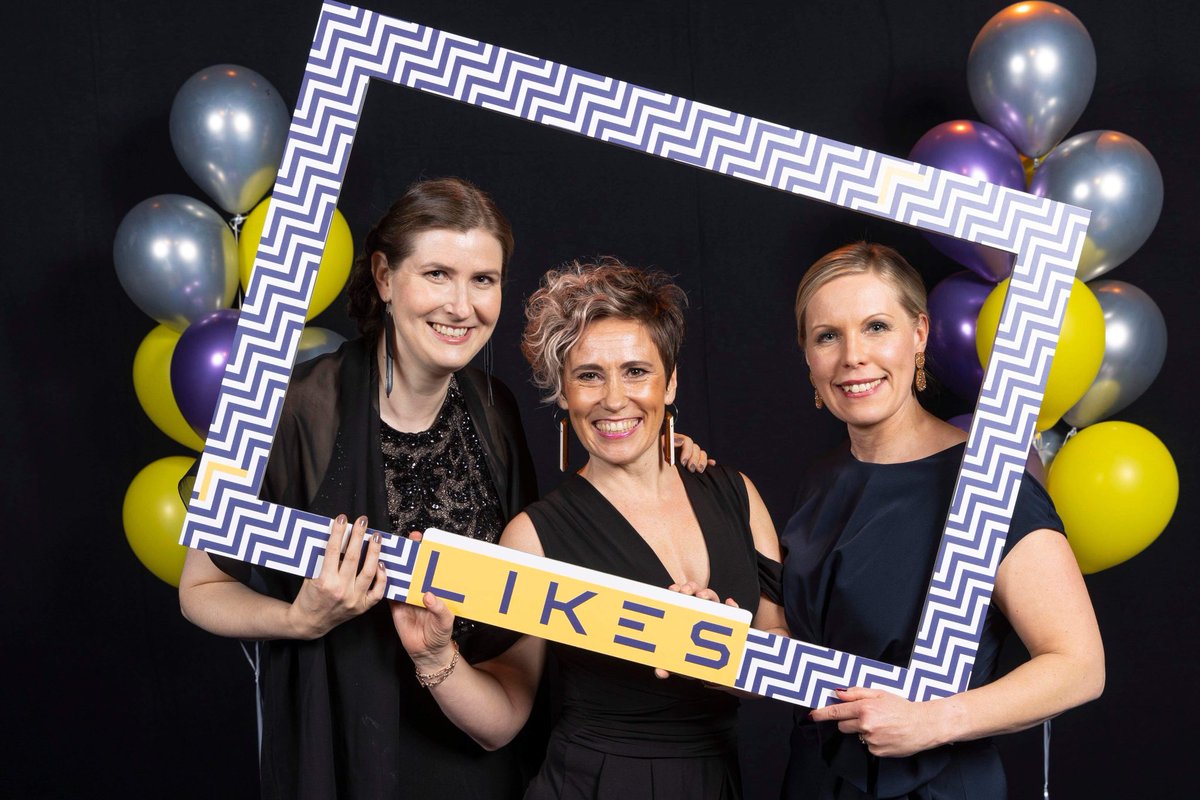 katrisii's tweet photo. Vihdoista viimein päästiin viime viikolla juhlimaan menneitä säätiön synttäreitä, nykyisiä pikkujouluja ja tulevia viimeisiä hetkiä säätiönä 🥳 Tää talo ja tää koko porukka 💜💛#LikesLikesYou #Likes50 @KaisaKoivuniemi @AnnaSuu https://t.co/lE5Eq7cGEn