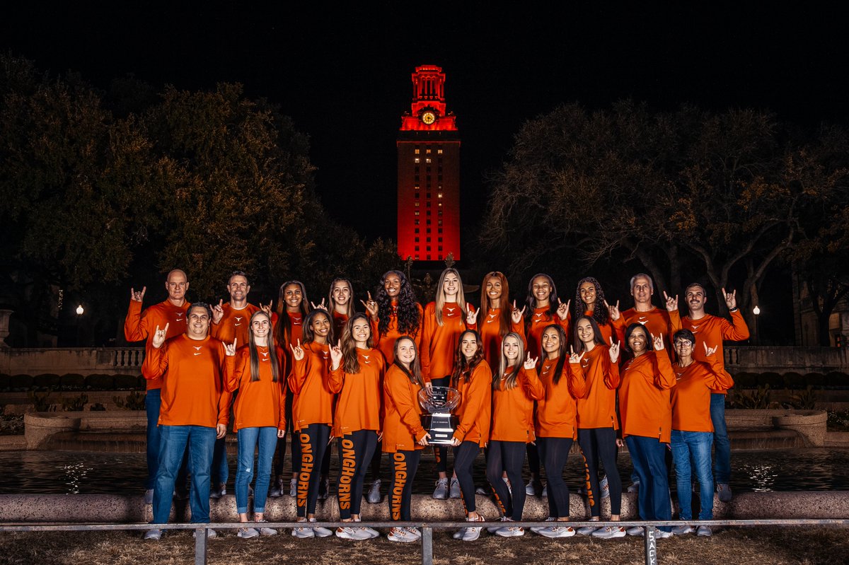 TexasVolleyball's tweet photo. The tower looks good in burnt orange 🤘

#HookEm https://t.co/gReRNbOuTL