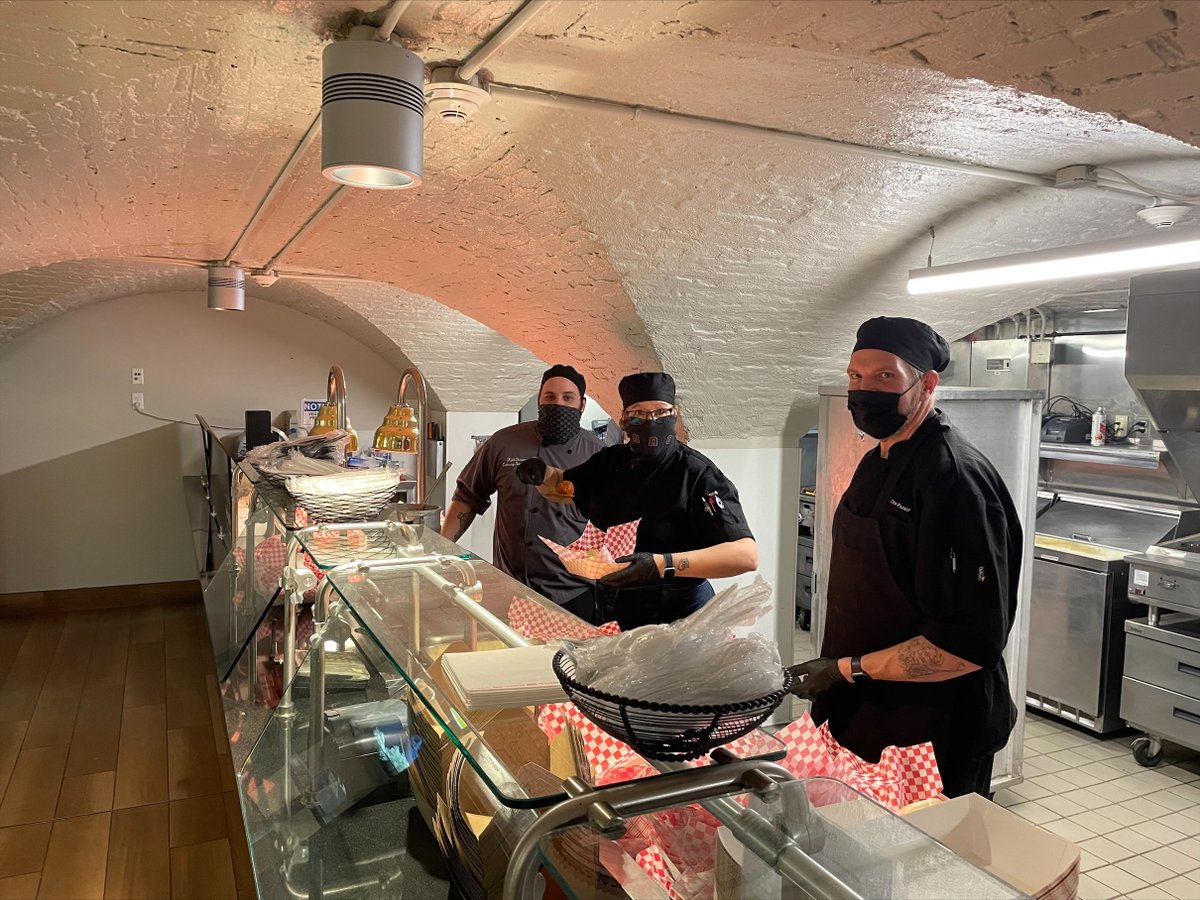 DiningCreations's tweet photo. We had a ball hosting this Rathskeller pop-up #event last week. @UnionCollege students celebrated the last day of classes with a selection of beef, #vegan and #glutenfree meatball subs paired with our signature hand-cut fries. What a great way to close out the semester! https://t.co/MoNm3GzpDD