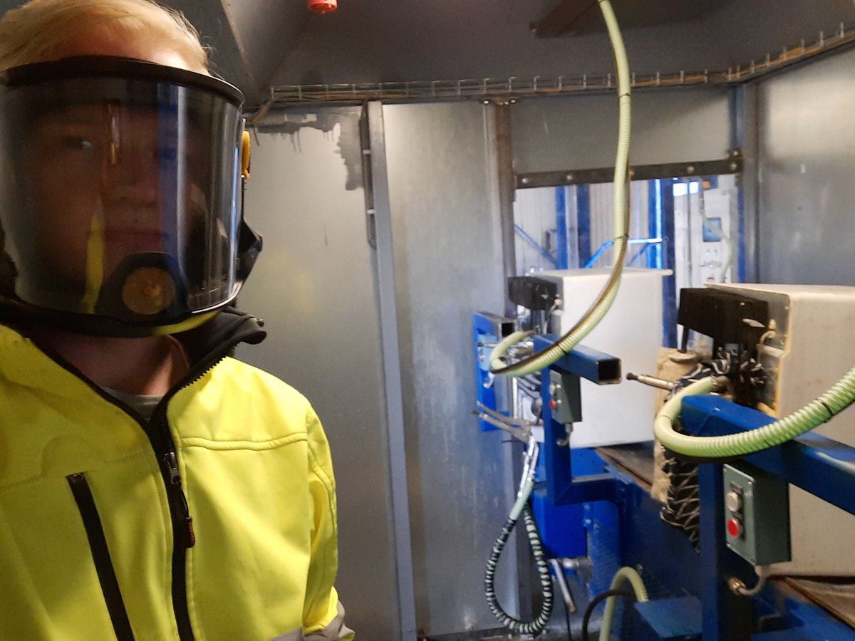 Renewi_NL's tweet photo. Hoe is onze NH3 lijn bij #Coolrec veiliger geworden?
Met dank aan onze stagiair-nu-collega Michiel. Hij ontwierp innovatieve hoge druk jets om schadelijke chemicaliën af te voeren. 💡⬇️
https://t.co/C8lszh4HDz
#Mission75 #veiligheid #innovatiefidee #recycling https://t.co/Y1vBmPWAM1