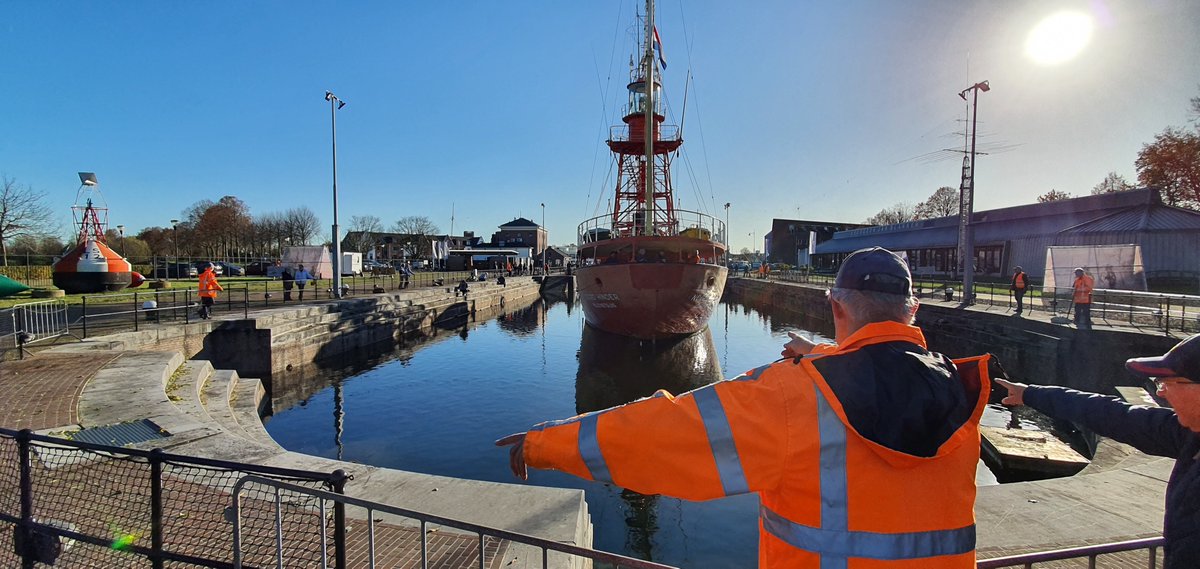 noord_hinder's tweet photo. Update: nieuwe foto’s en “sterke verhalen” toegevoegd aan fotoblog dokbeurt. Zie https://t.co/XglyNQeWSN   #hellevoetsluis https://t.co/96LybQJIvv