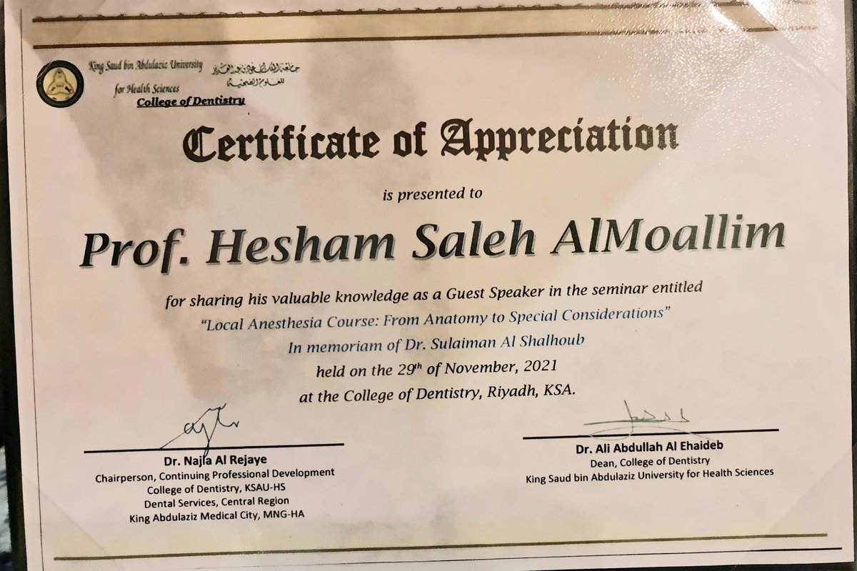 HAlmoallim's tweet photo. من كورس أستاذنا د. سليمان الشلهوب رحمه الله في التخدير الموضعي اليوم في جامعة الملك سعود بن عبدالعزيز للعلوم الصحية.. مع الشكر للدكتور علي الأحيدب عميد الكلية والدكتورة نجلاء الرجيعي. https://t.co/C1lGaIGRen