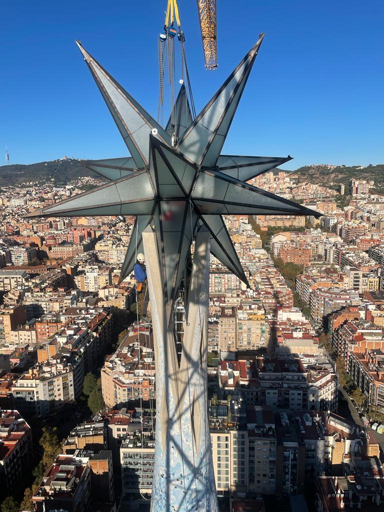 tribunaram's tweet photo. Viajes Tribunaram: Viaje a Barcelona | La Sagrada Familia https://t.co/Wl4iMtZNFJ https://t.co/yDQFV2N4Fl
