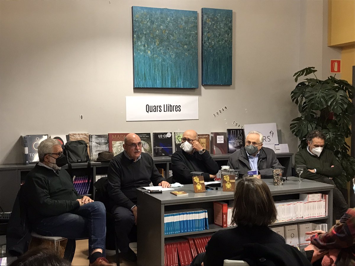 quarsllibres's tweet photo. Presentació #elsaltres @JoanPiulant #notesdartists de @TomeuVentayol i #imaginarimaginari de @MiquelPlanas3 de @ensiola_edit amb #guillemfrontera @embatllibres https://t.co/Ugvf7jrueM