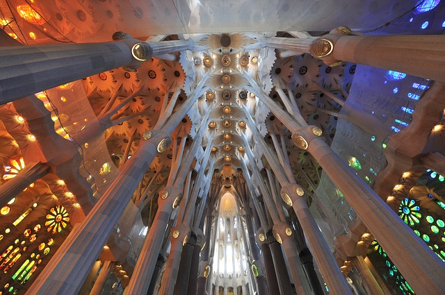 tribunaram's tweet photo. Viajes Tribunaram: Viaje a Barcelona | La Sagrada Familia https://t.co/Wl4iMtZNFJ https://t.co/yDQFV2N4Fl