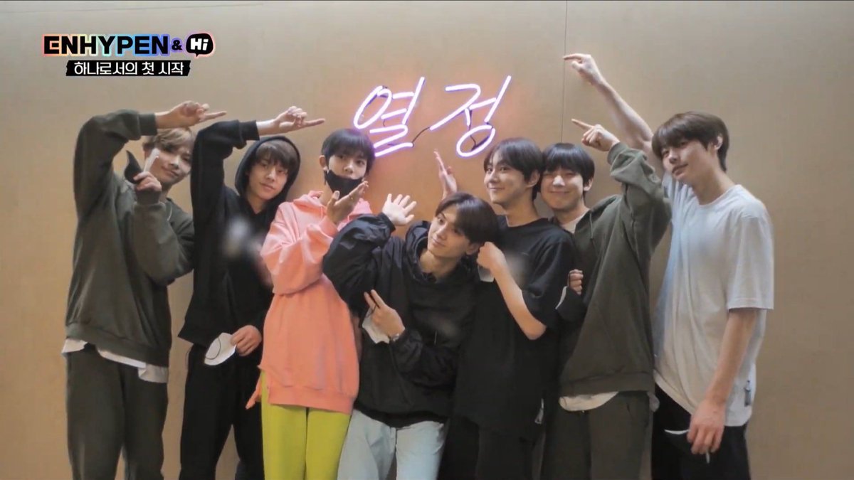sunlighthyuck00's tweet photo. Happy debut anniversary Enhypen.  Engene will always be with you.  We are growing together. I hope you will be healthy, happy and successful in the future.❤ @ENHYPEN_members
@ENHYPEN #ENHYPHEN
OUR ONE YEAR LOVE ENHYPEN
#Happy1stENniversary
#데이원으로_시작한_엔하이픈의_365 https://t.co/vTelxfZW1m