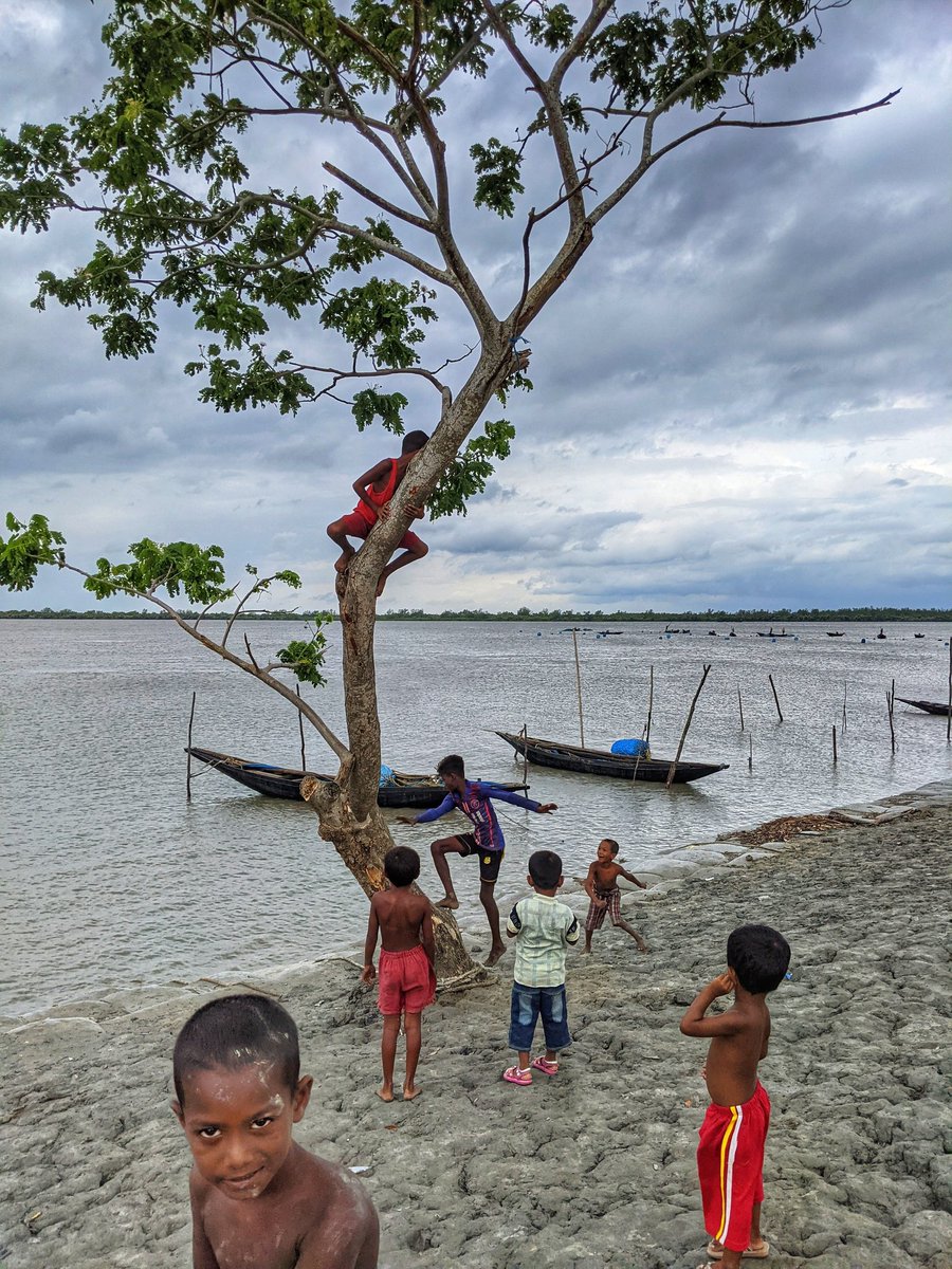 auni_auniket's tweet photo. Children playing near the river in the coastal area of Bangladesh.
@UNICEF estimates that one in three children in Bangladesh, nearly 20 million children, bear the brunt of climate change every day.

#ClimateChange #Bangladesh
#childhood https://t.co/A92dkAgH4J