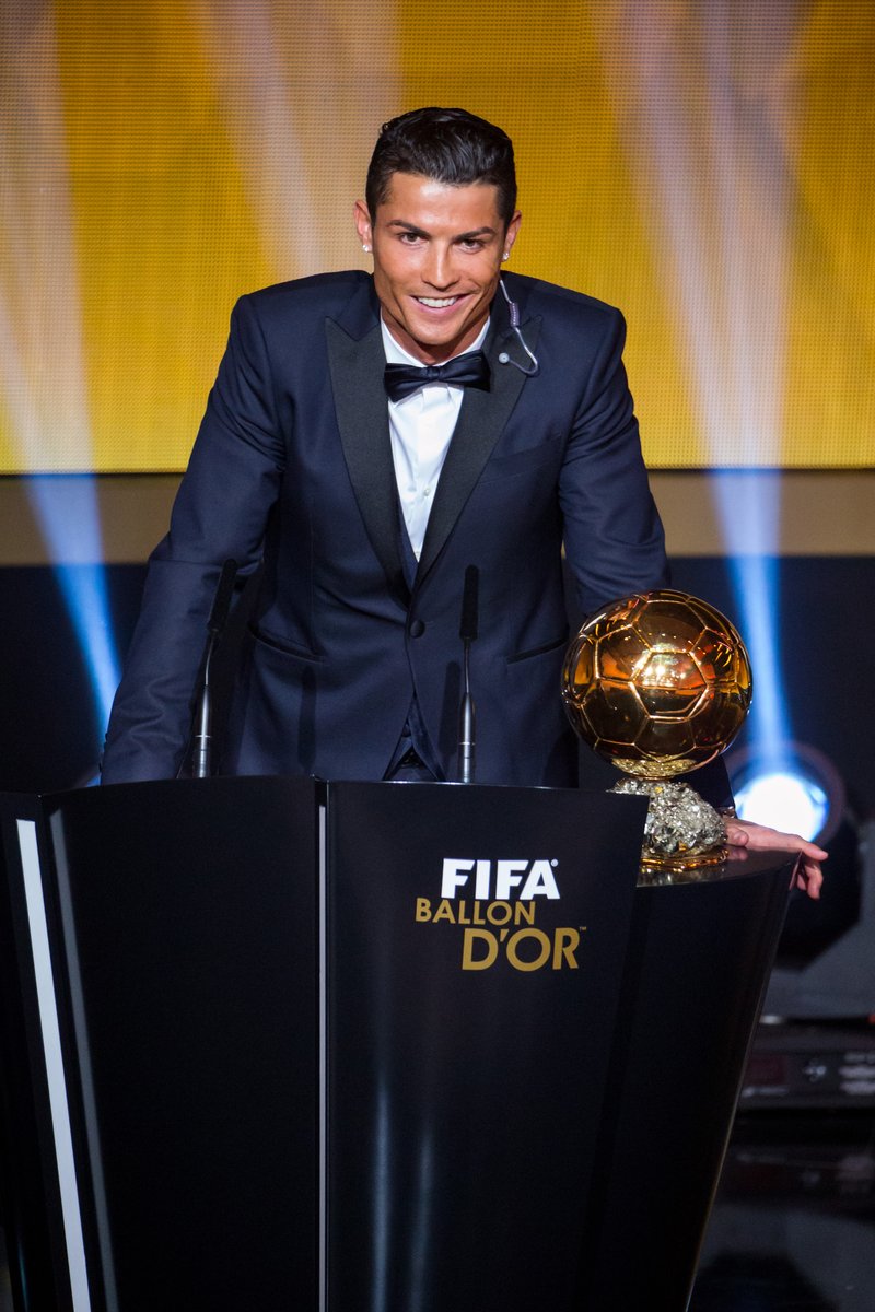 utdreport's tweet photo. Cristiano Ronaldo responds to reports that his ambition is to finish his career with more #ballondor's than Lionel Messi https://t.co/6VkAQgIFM2