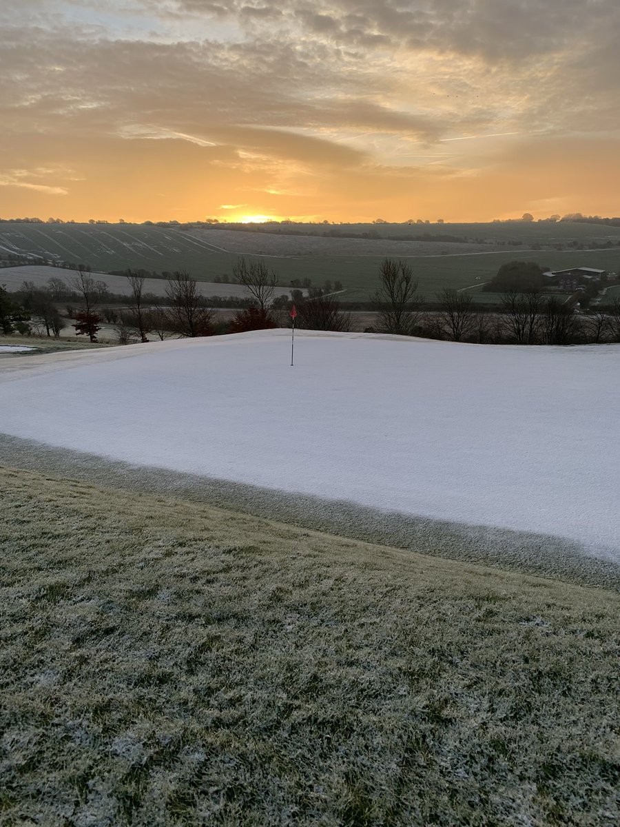 Mark572509852's tweet image. Well it snowed ❄️ still a good day to protect the course and start getting the shed in order! #snowday #greenkeeping #everythinghasahome