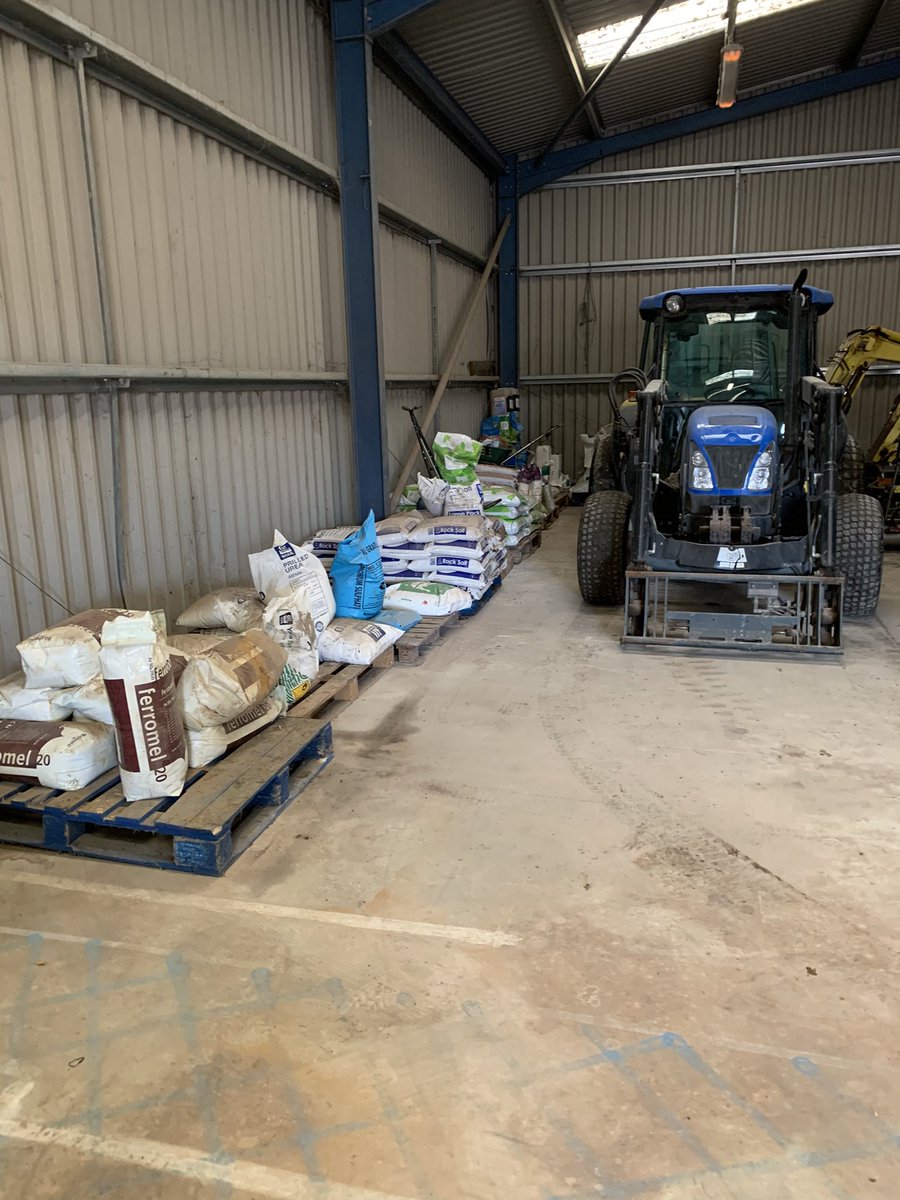 Mark572509852's tweet image. Well it snowed ❄️ still a good day to protect the course and start getting the shed in order! #snowday #greenkeeping #everythinghasahome