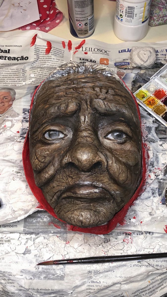 Máscara em gesso ✨

inspiração / começo / 
meio do processo / resultado final