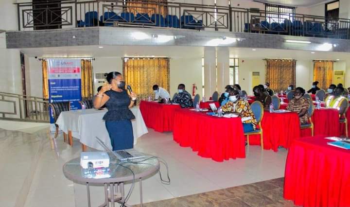 Watara04's tweet image. Esther Ahulu, Programmes Manager - CHRI Africa Office and Public Education and Advocacy Specialist for the JSS Activity doing a presentation at the CTS sensitization workshop in Takoradi. 

#NoBarrierToJustice
#JSSActivity