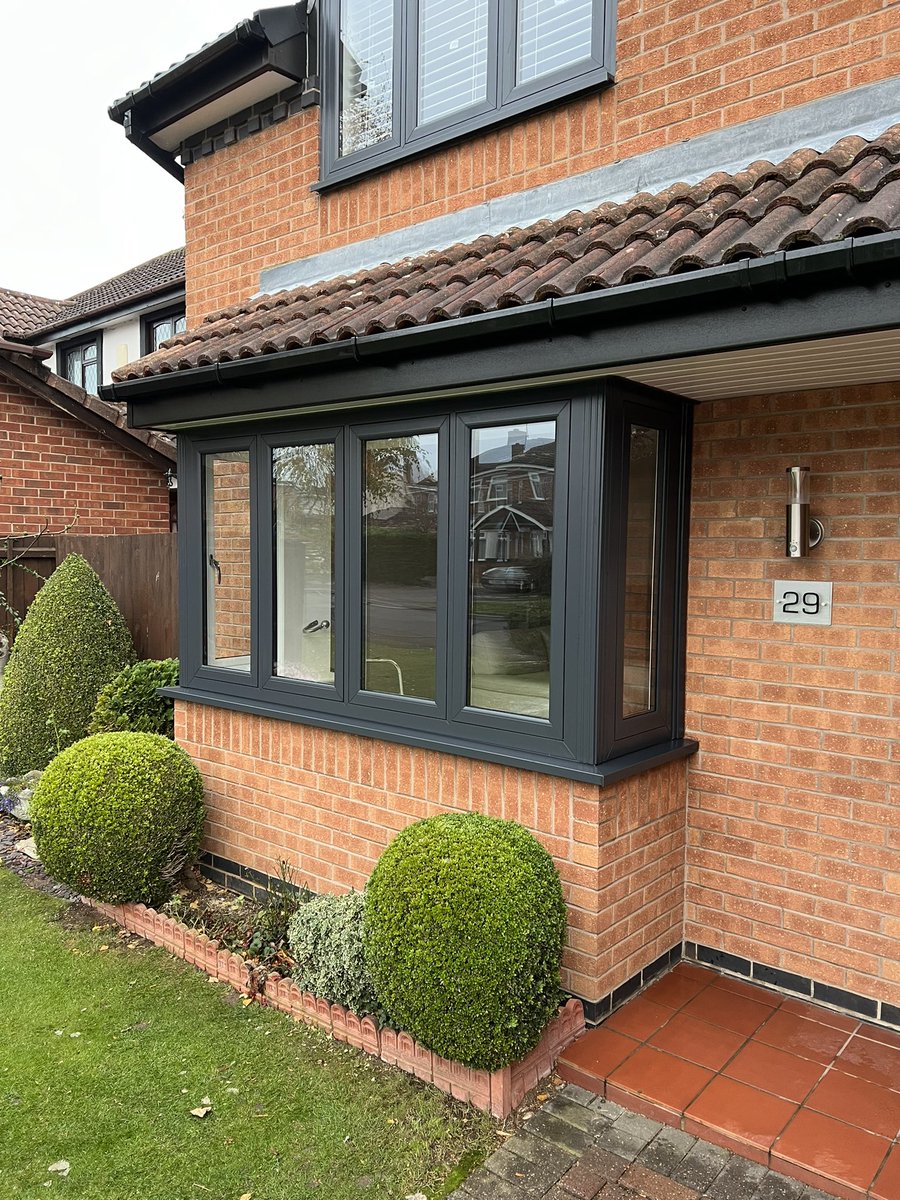 YourNextDoor1's tweet photo. The lovely @FutureProduct30 Flush sash liniar suite has just given this house in Nottm instant 5* kerb appeal 👌 https://t.co/Sjm63ZpHE8