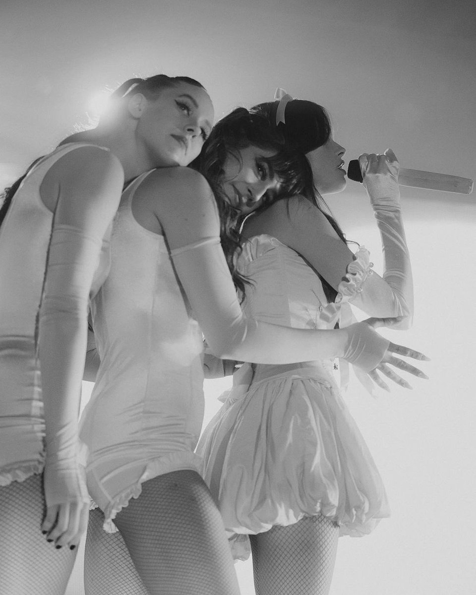 Madison Beer France tweet media