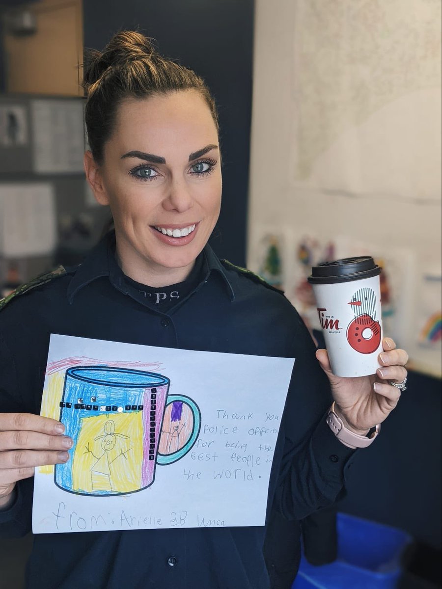 DRPSLGill's tweet photo. Thank you @UmcaRichtree for brightening my day with this picture made by Arielle. A very sweet gesture of appreciation for police officers from the staff and students including a Tim Hortons gift card πβ€οΈ
#sharingthecaring #UMCA #TorontoPolice #Thankful #Grateful https://t.co/Al0tZM92Kt