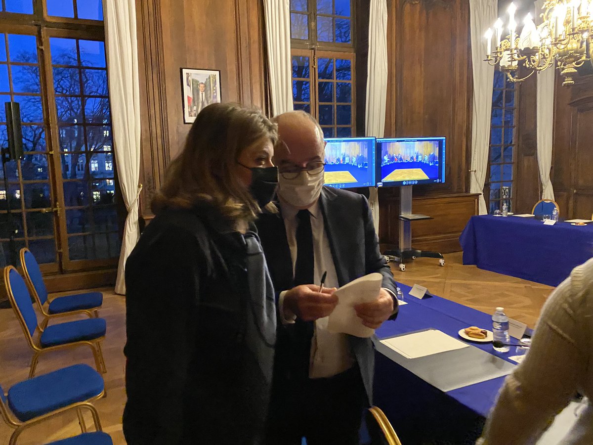 francletkarine's tweet photo. Cérémonie d'installation de la commission nationale de réflexion sur la nouvelle génération des #ContratsDeVille qui rassemble 8 maires, 8 parlementaires et 8 associations au niveau national. 
Je remercie @NadiaHAI78 pour m'avoir associée à ce projet de la politique de la Ville. https://t.co/o7ZthMBGU1