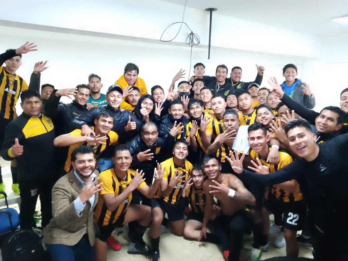 ElDerribador's tweet photo. EL TIGRE LO FESTEJA EN TEMBLADERANI
#TheStrongest ganó el clásico paceño ante #Bolívar por 3-4, en el #estadioSimónBolívar de tembladerani, por el #TorneodeReservas.  Más información en #CompetenciaBolivia de lunes a viernes a las 13 y 19 hrs. en:
RKM 91.0 FM https://t.co/RpAUvJBjaL