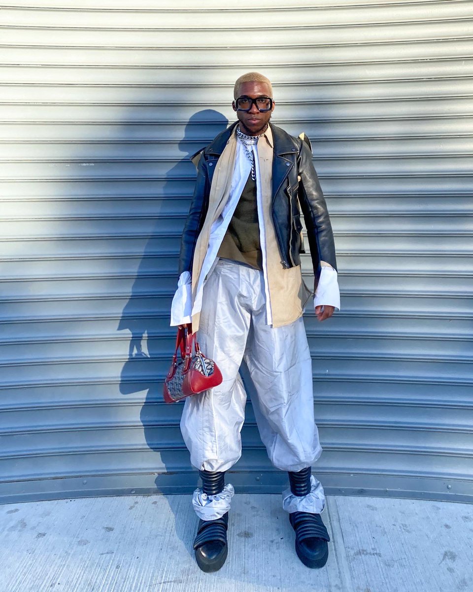 Monstyletue's tweet image. What’s a trend? I don’t follow the hype! #outfitoftheday 🔥👕