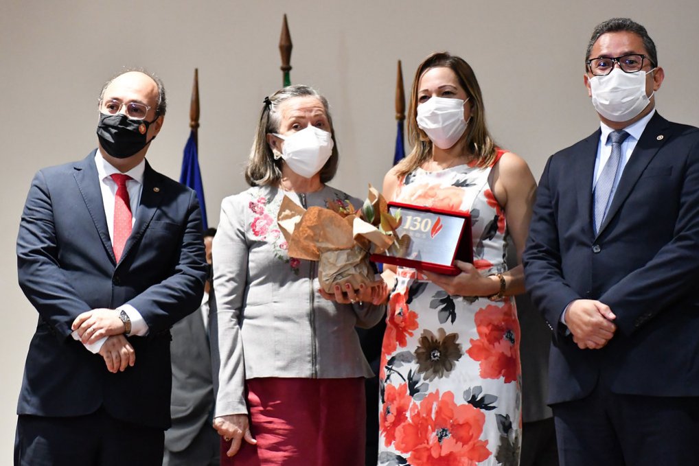 A Defensoria Pública de Pernambuco recebeu homenagem do Ministério Público de Pernambuco (MPPE).

O Departamento de Comunicação (ASCOM) da Defensoria Pública foi contemplada pelo reconhecimento de sua atuação frente às assessorias de imprensa dos Órgãos Públicos do Estado.