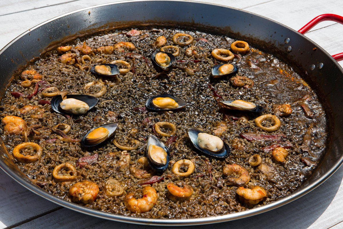 SpaCIE_edu's tweet photo. One of the best things of #studyabroad in #Spain is its #gastronomy. #17 Spanish food in our series: arroz negro (black rice) 😋

#VisitSpain @SpainInUSA @Spain_inUK #VisitaMadrid @Visita_Madrid #SpaCIE https://t.co/OBjxlVnCda https://t.co/T6M7nDJSDM  #comida #foodpics #Madrid https://t.co/8mmbZfBUR5