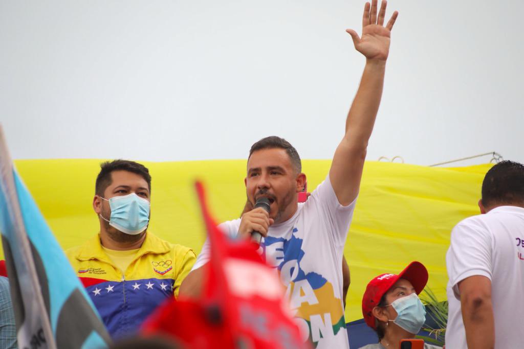 anztieneconque's tweet photo. #LoDijo @luismarcanos “Estoy decidido a construir junto al pueblo, la mejor década del estado Anzoátegui.” 

#LaCosaEsCumpliendo
#AnzoáteguiPorLaRenovación 
#LuisMarcanoGobernador https://t.co/tqSX84fN0v