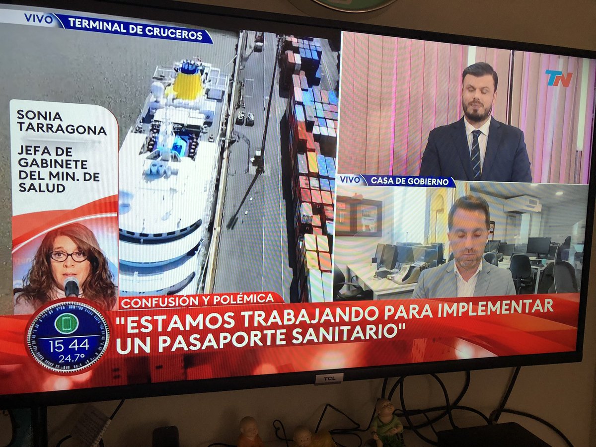 roxyrosee's tweet photo. @todonoticias Como puedes ser  q esta señora dice q si le da negativo a la gente del crucero con el temor de la nueva cepa los dejen recorrer el sur, q se vayan con el crucero de donde vinieron .Es un peligro por Dios. https://t.co/isnJCTeinz