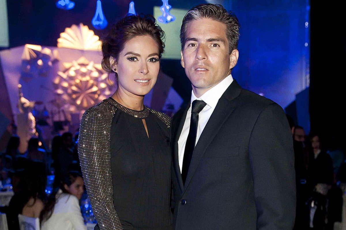 LasVoces_Edomex's tweet photo. 🔴 Esposo de Galilea Montijo habría huido de México por vínculo con Inés Gómez-Mont
#copusion #Escapo #FernandoReina #InésGómezMont #Galilea
https://t.co/I0PX5Mlko1 https://t.co/ZkemdO51Av