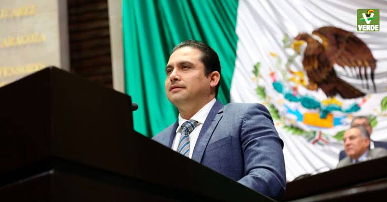 ADInforma1's tweet photo. En las esferas del poder, el bisbiseo de que #RobertoRubio, tiene todo apoyo y respaldo para tomar las riendas del @PvemChis, lo cual sería un acierto para reagrupar la estructura rumbo al 2024: Es un aliciente y de ser así, la carta fuerte de recomendación, podría surtir efecto. https://t.co/KBQvAfDswH