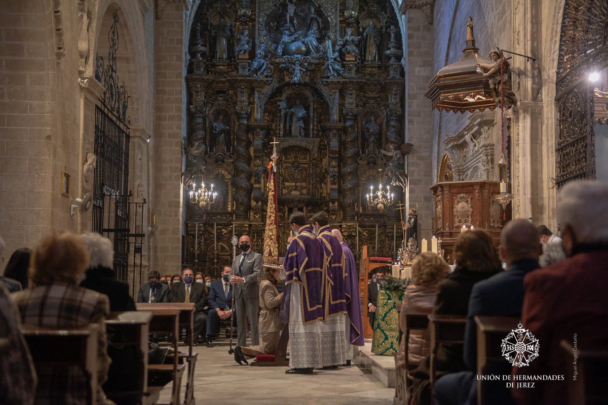Manuel Ballesteros ha asumido el compromiso de dirigir como hermano mayor a su hermandad de <a href="/oracionhuerto/">Oración en el Huerto</a> tras el acto de Toma de Posesión que tuvo lugar este domingo. Por la <a href="/uhhjerez/">Unión de Hermandades</a> asistieron nuestro presidente y la consejera Elena Gómez. ¡Suerte en esta nueva etapa!