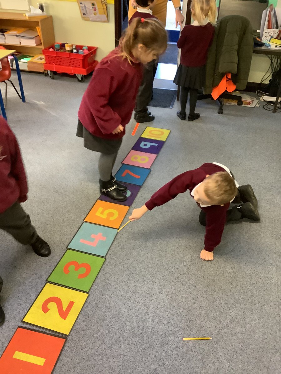 PuritonPrimary's tweet image. In Year 1 we have been learning how to subtract in Maths. Today we were counting back on a number line. #RubyClass