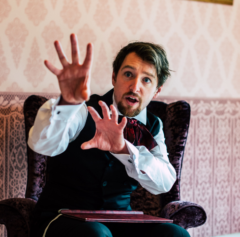 WardownHouse's tweet photo. LAST CHANCE. Last few tickets on sale now: 2 tickets on Thu 9 Dec & 1 on Sat 11 Dec for A Christmas Carol - https://t.co/lRbmrYTFap
Enjoy this festive tale brought to life by Stuart Turner as Dickens, written & directed by Teresa Burns
#Heritage #WardownChristmas #ACE_Supported https://t.co/otOCHUBBlB