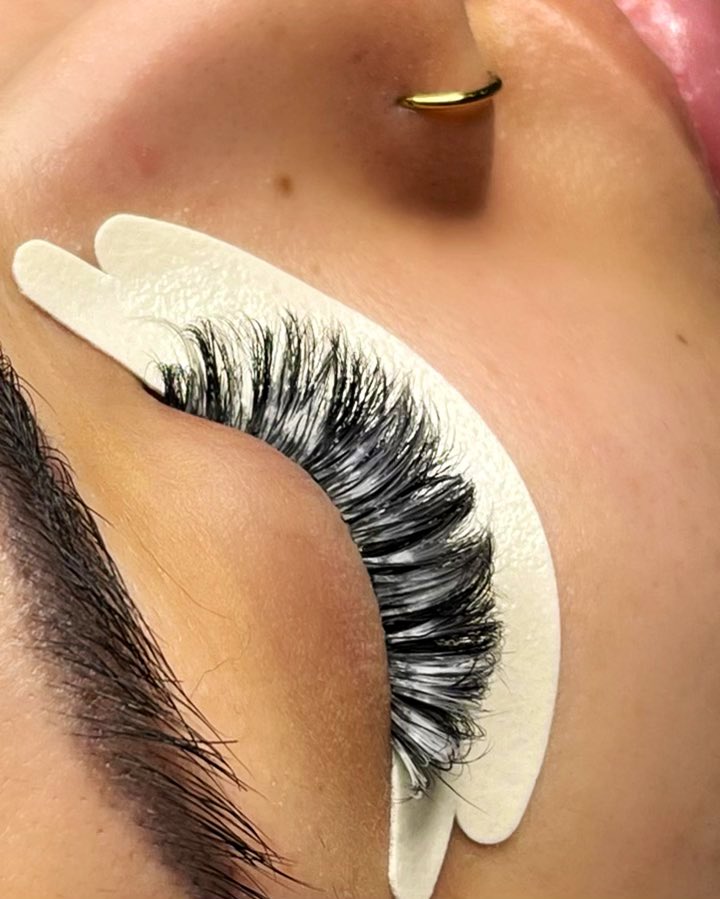 JennPopesLashes's tweet photo. talk about a silver lining!!! 💍😍 would you get colored #lashextensions ??
•
•
•
•
#houstonlashes #lash #lashartist #lashes #lashesonfleek #lashlife #lashobsessed #megavolumelashes #sanantonio #sanantoniolashartist #sanantoniolashes #texaslashes https://t.co/mrqCQbDqsa