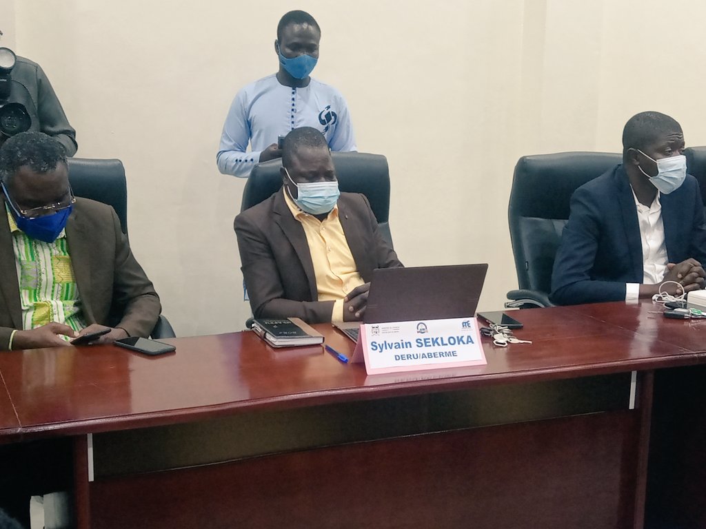 gouvbenin's tweet image. Cérémonie de signature technique des titres d'exploitation hors-réseau pour l'électrification de 38 localités entre l'#ABERME et 04 promoteurs privés dans le cadre du projet #OCEF du MCA-BÉNIN II relative à l'électrification hors-réseau de certaines localités du Bénin. #Wasexo