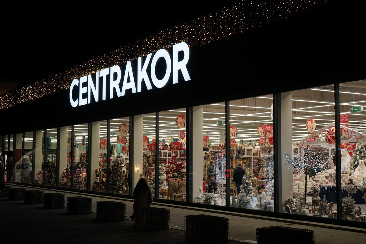 v_terrailnoves's tweet photo. Inauguration ce soir à @VilleBalma du nouveau magasin #Centrakor. Ouverture prévue au public le 1er décembre! J’étais accompagné de mes adjointes @MAMontaut et Émilie Badin. @Centrakor1 https://t.co/akv7d10fCB