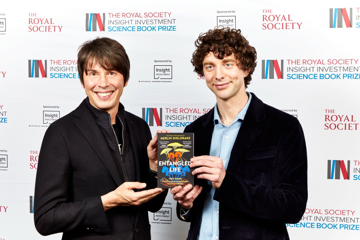 Huge congratulations to @MerlinSheldrake for winning this year's @royalsociety Science Book Prize for his book 'Entangled Life', praised by judges as an 'important, rigorous, and entertaining account of the surreal world of fungi'🍄

#SciBooks @ProfBrianCox