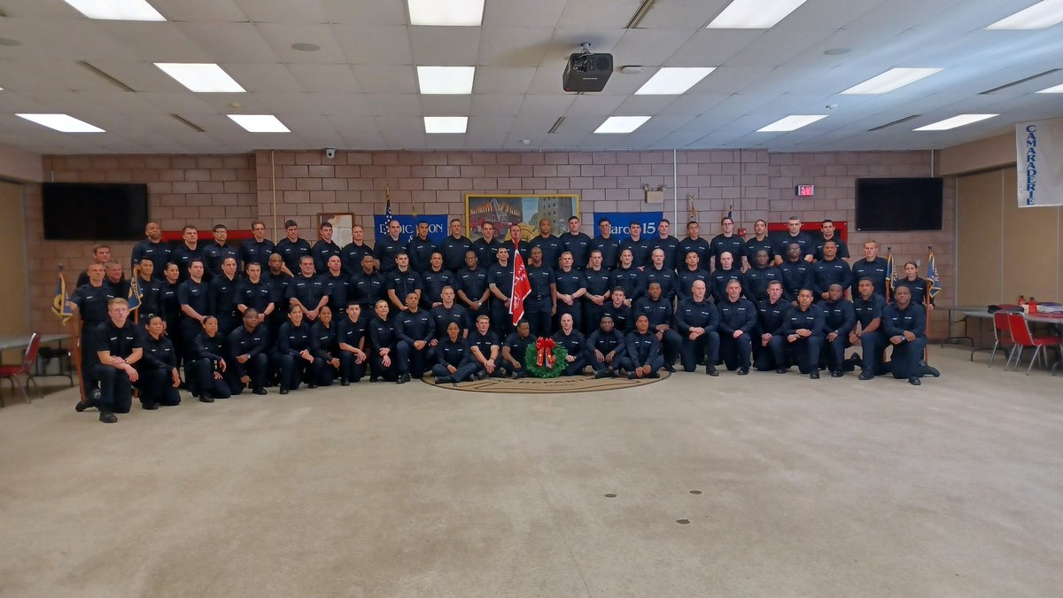 PHILASACHIEF's tweet photo. Today the 2nd Alarmers Volunteers started our Wreath Deliveries for our Fallen Heros. Pictured is Cadet Class 199 at the Fire Academy accepting the 1st Wreath to begin the 2021 Program. @PhillyFireDept @Philly_FA https://t.co/3tQvCwQ2kA