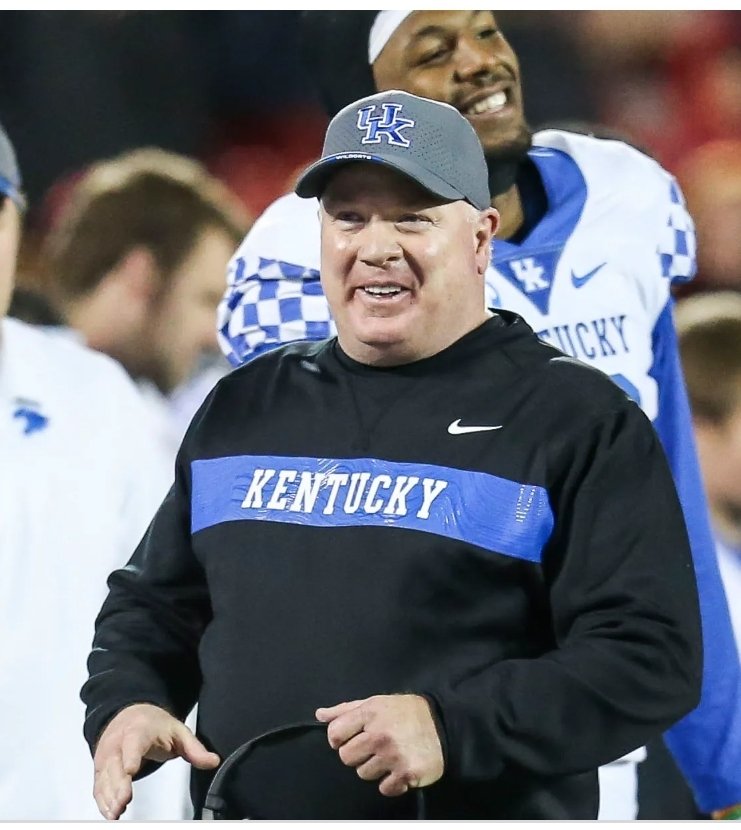 Let's show <a href="/UKCoachStoops/">Mark Stoops</a> how much we appreciate him here at UK by liking and retweeting this!! #bbn