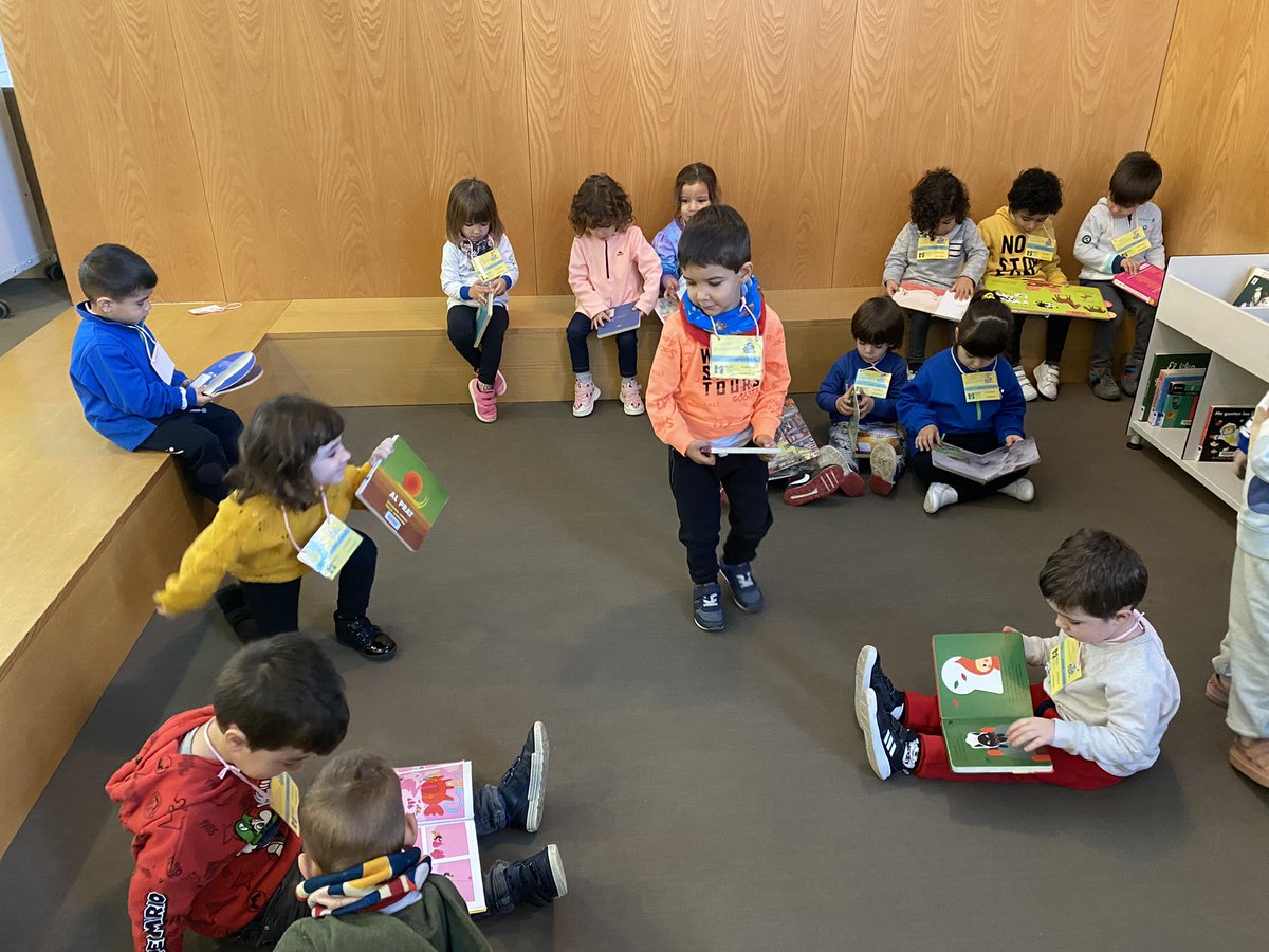 GeorginaMDC's tweet photo. Divendres els Troglos vam anar a la Biblioteca. L’Albert ens va estar explicant històries i contes màgics que ens van encantar 😍😍@escolamdcprat https://t.co/QtHuiNLsOC