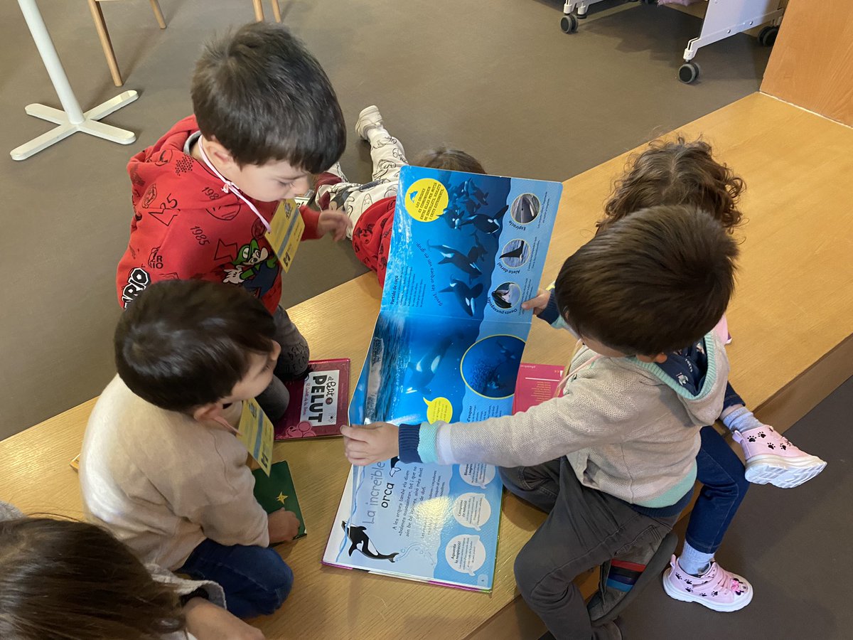 GeorginaMDC's tweet photo. Divendres els Troglos vam anar a la Biblioteca. L’Albert ens va estar explicant històries i contes màgics que ens van encantar 😍😍@escolamdcprat https://t.co/QtHuiNLsOC
