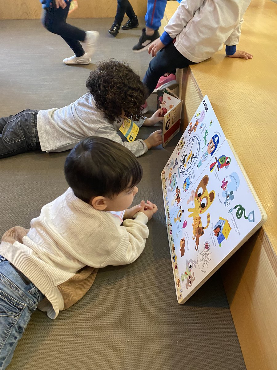 GeorginaMDC's tweet photo. Divendres els Troglos vam anar a la Biblioteca. L’Albert ens va estar explicant històries i contes màgics que ens van encantar 😍😍@escolamdcprat https://t.co/zRywj1YVJ3