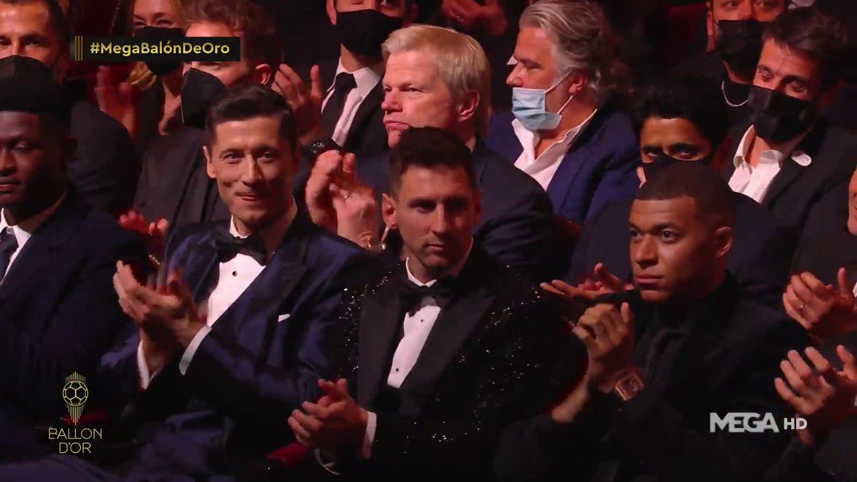 elchiringuitotv's tweet photo. 🗣️"BENZEMA y CRISTIANO tenían que haber ASISTIDO a la GALA del #BalonDeOro". 

📸"No estar en la foto es un error estratégico terrible".

❗️@jpedrerol, contundente en #MEGABalónDeOro. https://t.co/zNUTlVlLIQ