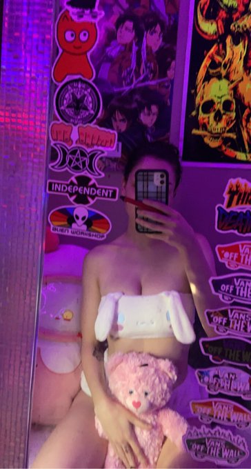 1 pic. i haven’t worn this set in awhile ʅʕ•ᴥ•ʔʃ https://t.co/lNXQnoWX8H