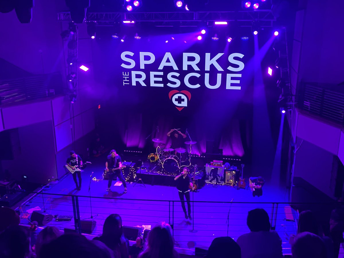 sunraedaydream's tweet photo. forgot to post some shots of the @sparkstherescue reunion, nice toe touch, @SparksTheAlex 😂 https://t.co/cXxmouEQlg