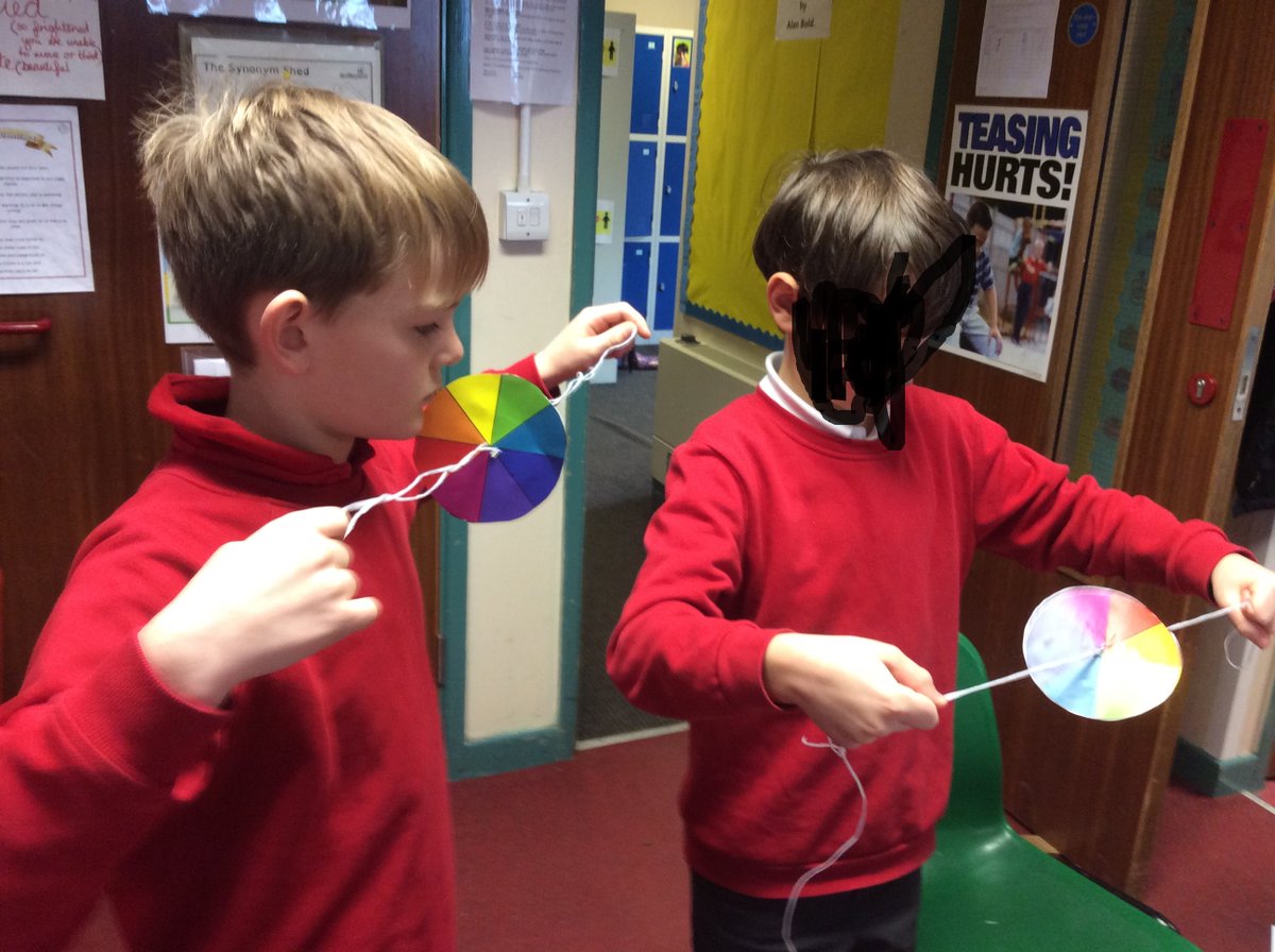 Dunton_school's tweet photo. Class 3 using a colour wheel to show the colours of the spectrum that Newton discovered. https://t.co/D0Q2lHnpgm