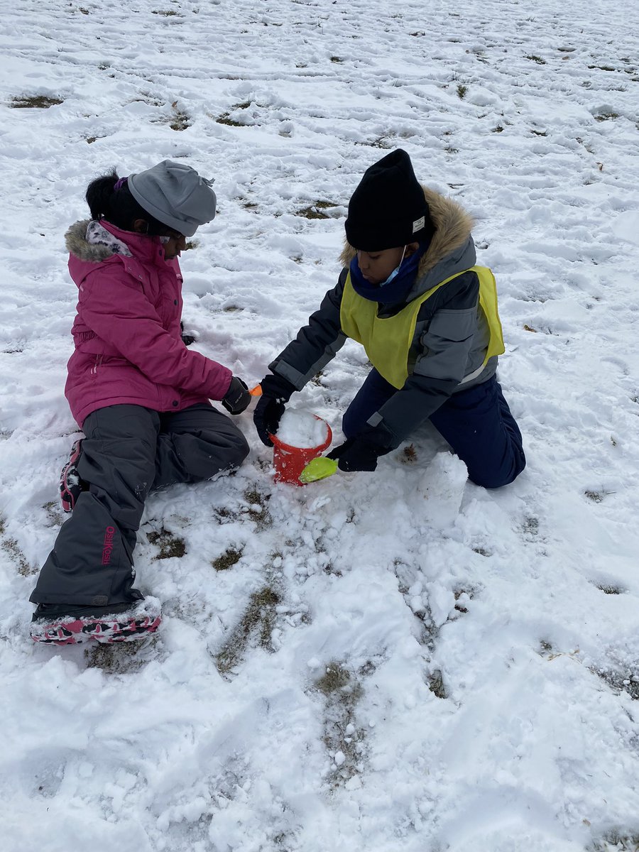 Ms_Palsetia's tweet photo. The #JrMID class @CDF_TDSB had snow ❄️ much fun working and building structures together. #getoutside https://t.co/Rs1VgigmrY