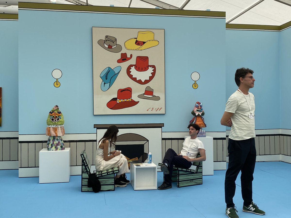 RebeccaRose's tweet photo. Untitled vip preview faves: @bitforms @L21Gallery @PapaySolomon ✨💯🤩
Extra points to Bitforms for their NFTs pairing digi/physi 🌴
#artbasel #baseltov https://t.co/D8XzxdzSUr