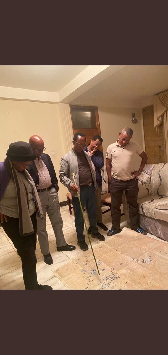 Me and my friends calculating ስንት እንደሚደርስብን ምግብ ከበላን በኀላ