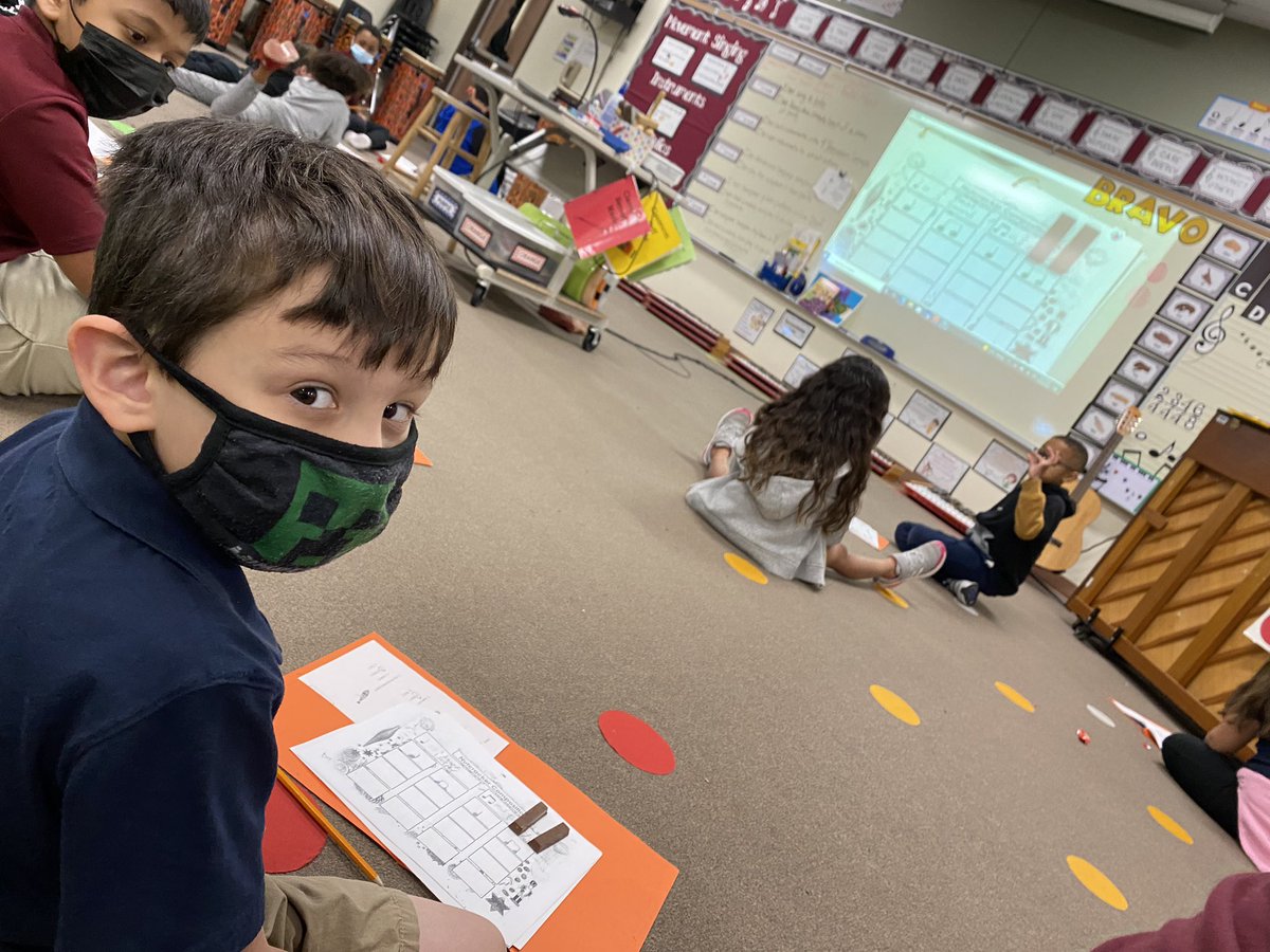 TBK8BengalMusic's tweet photo. 2nd Grade is focusing on how a beat can be divided into multiple sounds! Showing off our knowledge in delicious ways! #GiveMeABreak #KitKat #MusicIsMath @TurnerBartelsK8 @HCPS_Music https://t.co/ksN6yUuSo4