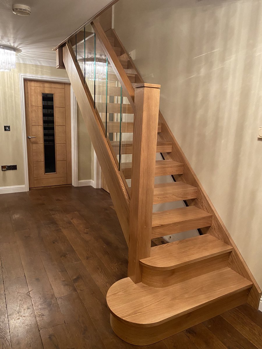 I_WoodJoinery's tweet photo. Open riser, solid oak staircase with glass. https://t.co/YF2zrD8v91